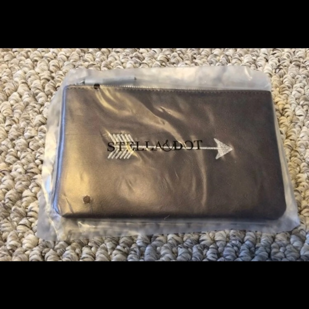 Stella & Dot mini pouch - gold arrow
